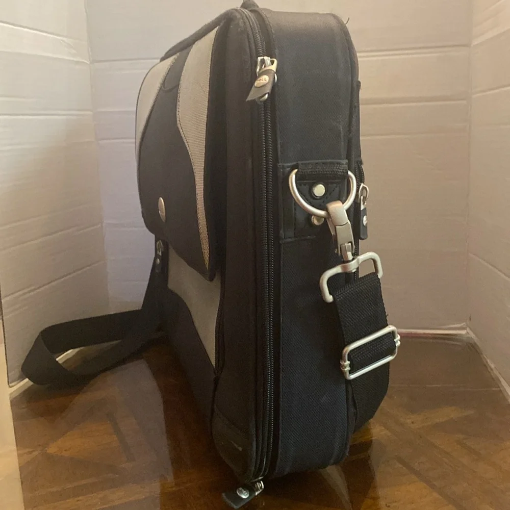 DELL LABTOP CARRYING CASE